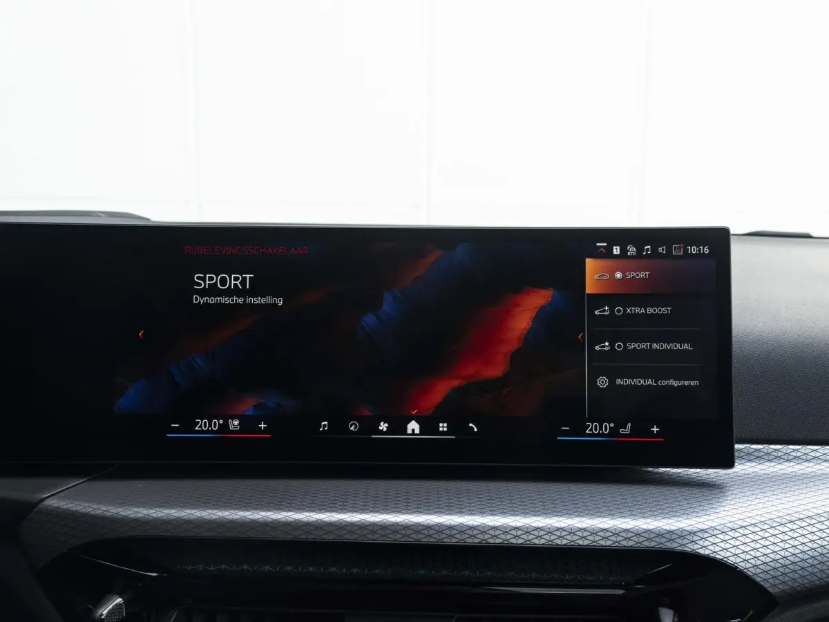 330e | SoH 100%| M Sportpakket Pro | Comfort Access | Driving Assistant | Harman Kardon | 19 inch | Panoramadak | Sportstoelen