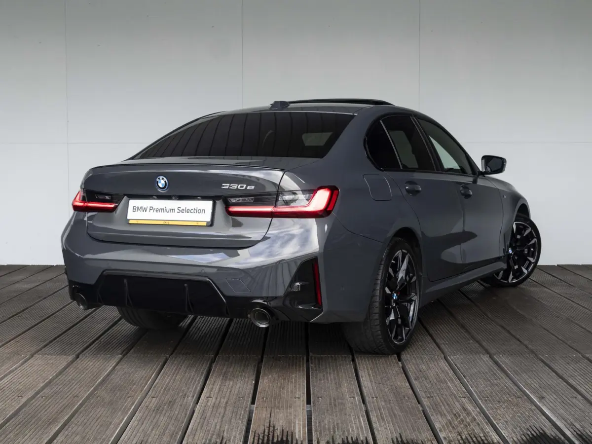 330e | M Sportpakket Pro | Comfort Access | Driving Assistant | Harman Kardon | 19 inch | Panoramadak | Sportstoelen