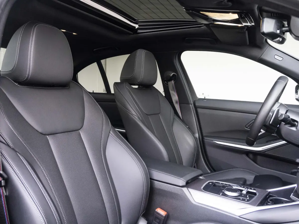 330e | M Sportpakket Pro | Comfort Access | Driving Assistant | Harman Kardon | 19 inch | Panoramadak | Sportstoelen