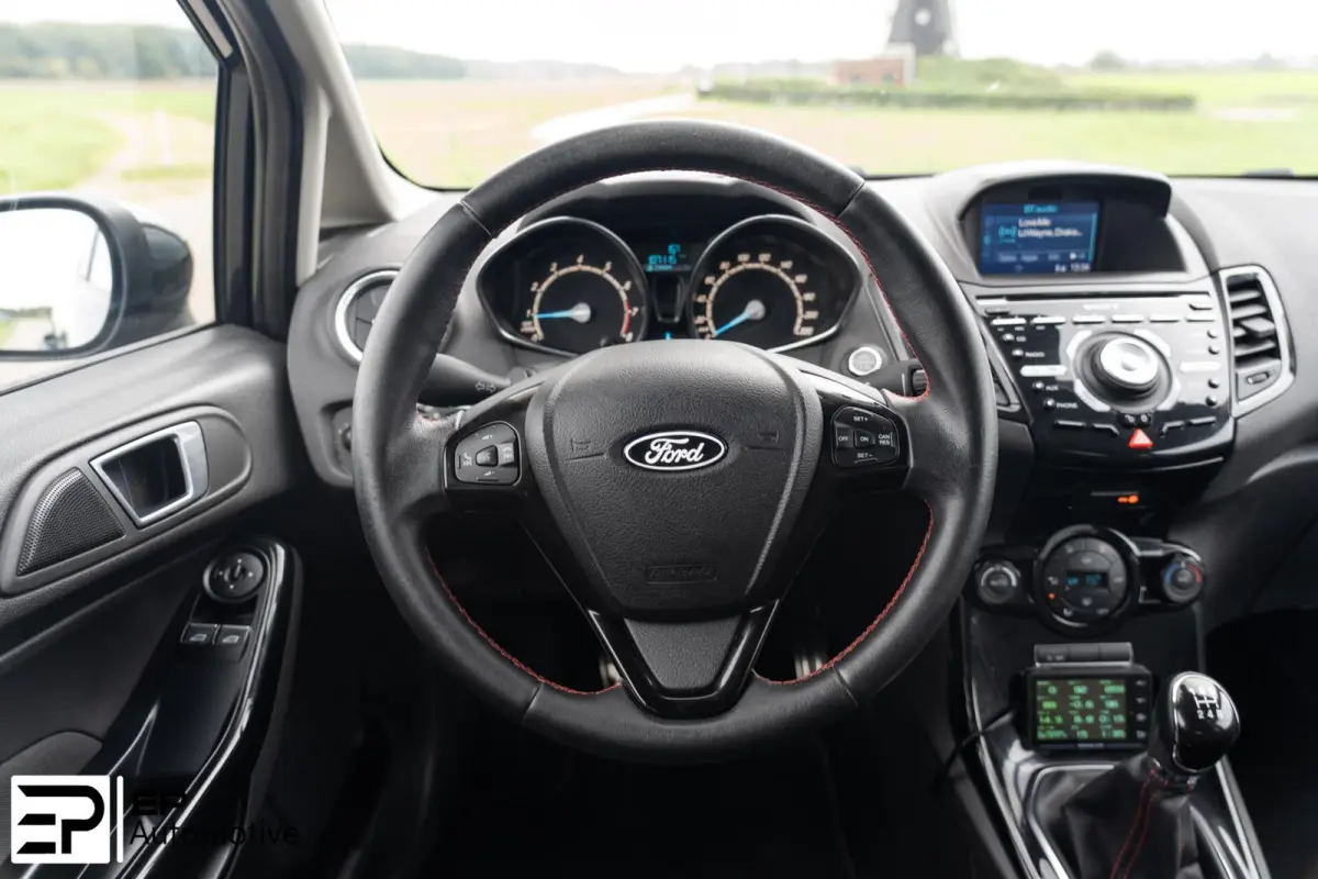 1.0 EcoBoost Black Edition|PSensoor|17"|Cruise|