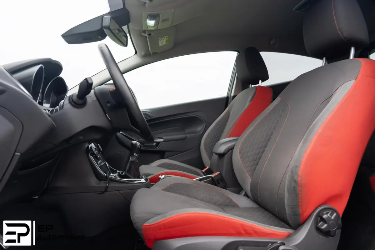 1.0 EcoBoost Black Edition|PSensoor|17"|Cruise|