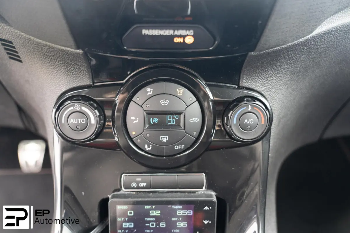 1.0 EcoBoost Black Edition|PSensoor|17"|Cruise|