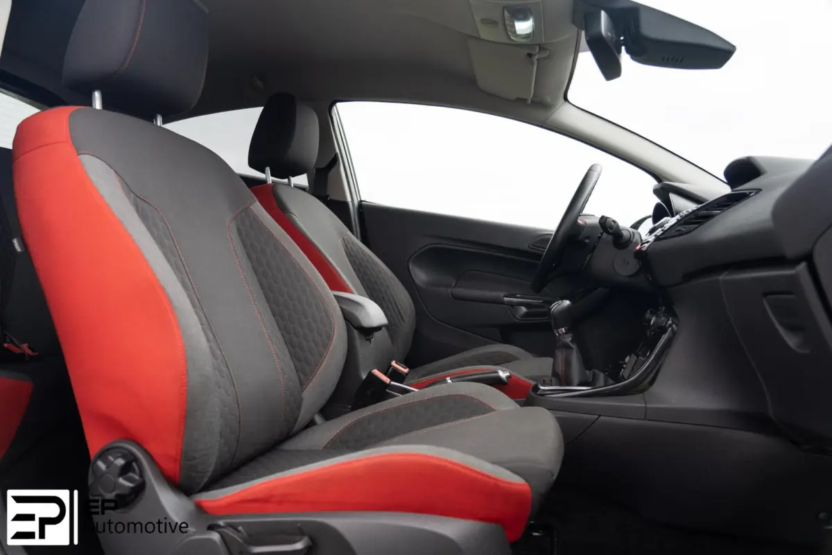 1.0 EcoBoost Black Edition|PSensoor|17"|Cruise|