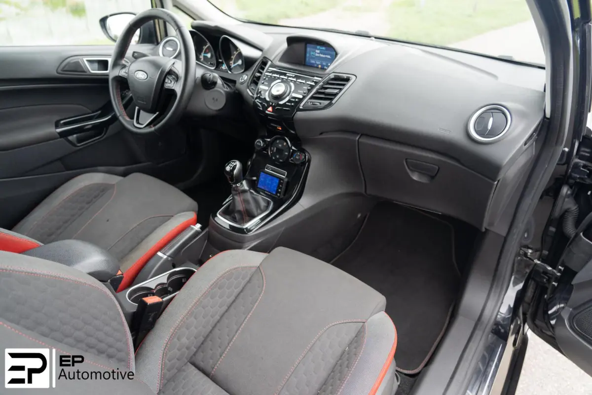 1.0 EcoBoost Black Edition|PSensoor|17"|Cruise|