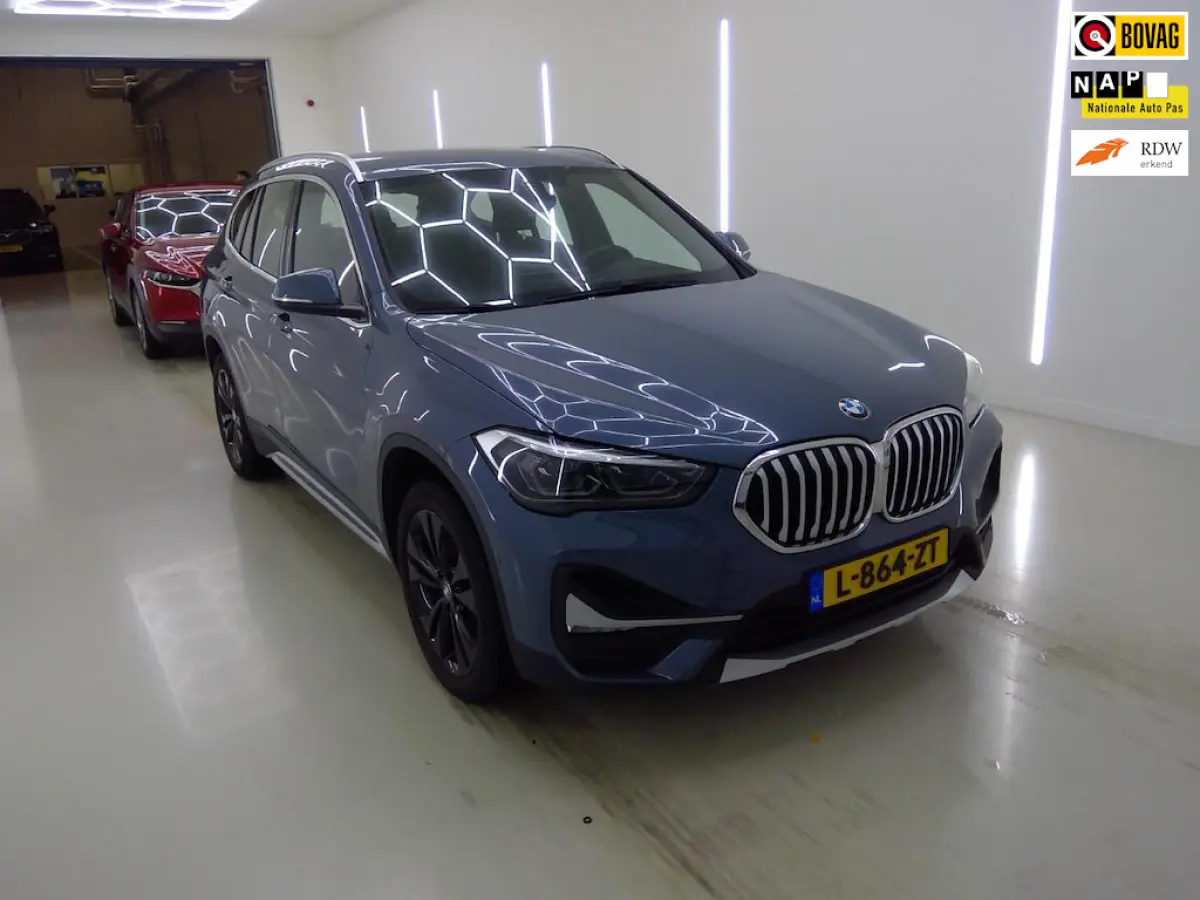 SDrive20i Business Edition Plus Orange+Led+Navigatie+camera+Headup+Leder+Stoel-verw+Zwarte-Hemel+18"lmv+Trekhaak= TOP !!