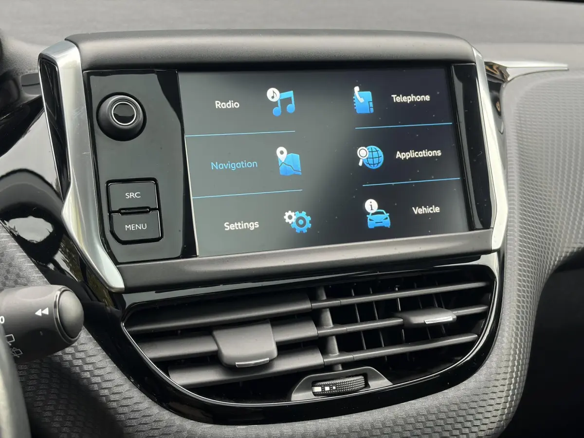 1.2 PureTech Allure ✓Pano✓Camera✓Carplay✓Navi✓110pk✓Clima✓Cruise✓Lm velgen✓Pdc✓Recent beurt gehad✓5 Deurs✓Weinig km✓N.A.P✓Apk tot 08-2027