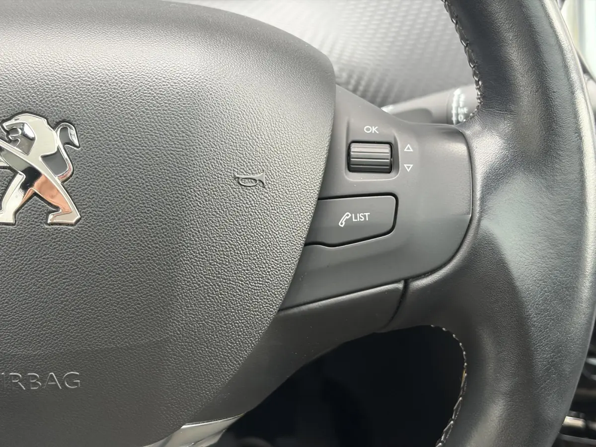 1.2 PureTech Allure ✓Pano✓Camera✓Carplay✓Navi✓110pk✓Clima✓Cruise✓Lm velgen✓Pdc✓Recent beurt gehad✓5 Deurs✓Weinig km✓N.A.P✓Apk tot 08-2027