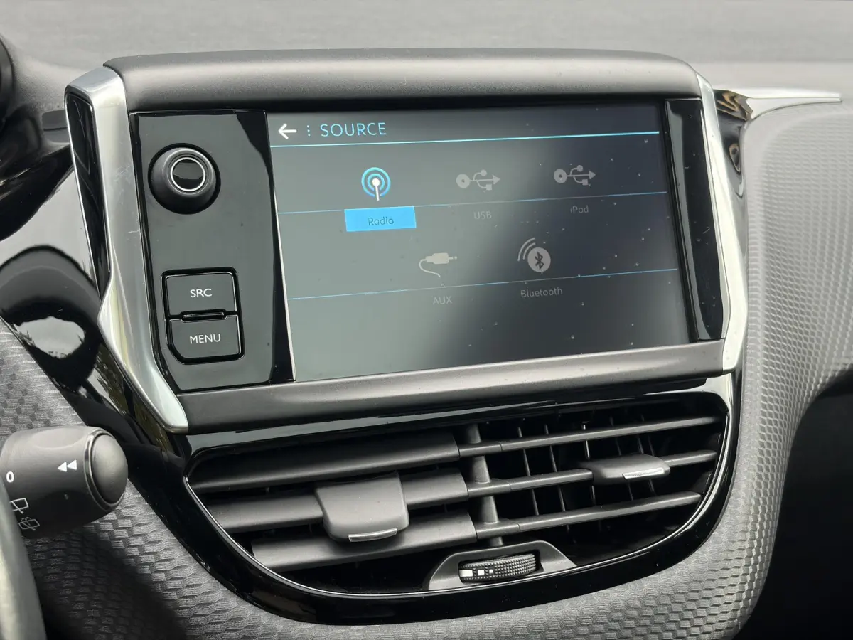 1.2 PureTech Allure ✓Pano✓Camera✓Carplay✓Navi✓110pk✓Clima✓Cruise✓Lm velgen✓Pdc✓Recent beurt gehad✓5 Deurs✓Weinig km✓N.A.P✓Apk tot 08-2027