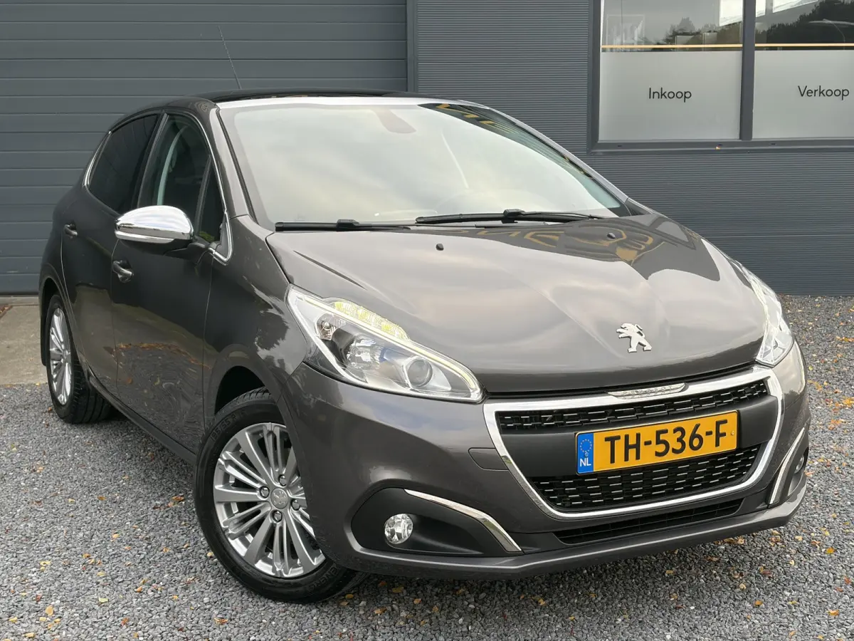 1.2 PureTech Allure ✓Pano✓Camera✓Carplay✓Navi✓110pk✓Clima✓Cruise✓Lm velgen✓Pdc✓Recent beurt gehad✓5 Deurs✓Weinig km✓N.A.P✓Apk tot 08-2027