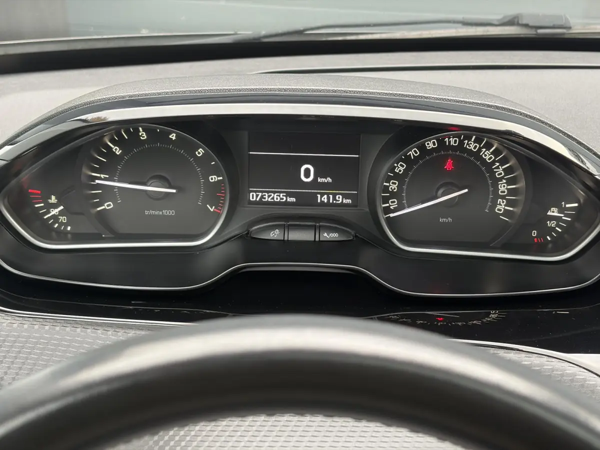 1.2 PureTech Allure ✓Pano✓Camera✓Carplay✓Navi✓110pk✓Clima✓Cruise✓Lm velgen✓Pdc✓Recent beurt gehad✓5 Deurs✓Weinig km✓N.A.P✓Apk tot 08-2027