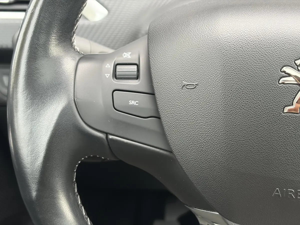 1.2 PureTech Allure ✓Pano✓Camera✓Carplay✓Navi✓110pk✓Clima✓Cruise✓Lm velgen✓Pdc✓Recent beurt gehad✓5 Deurs✓Weinig km✓N.A.P✓Apk tot 08-2027