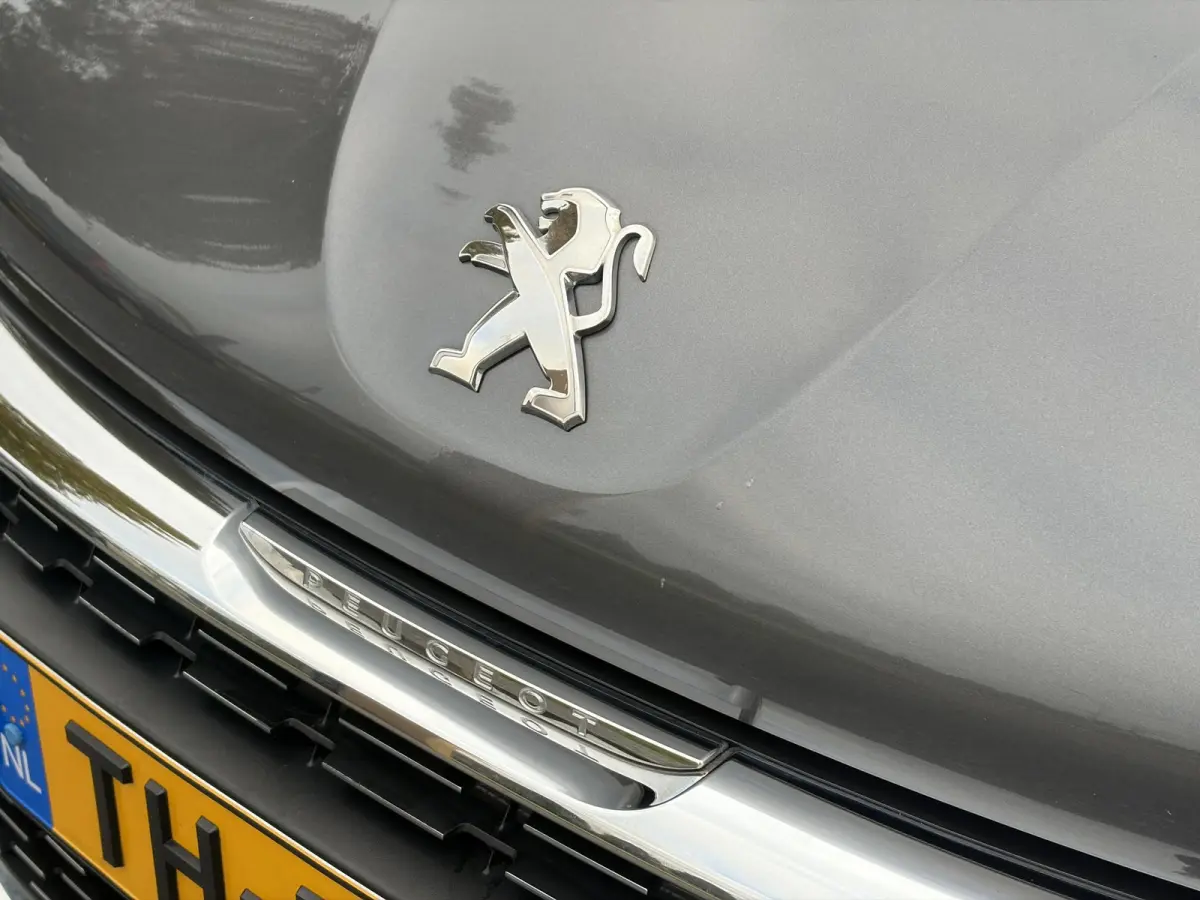 1.2 PureTech Allure ✓Pano✓Camera✓Carplay✓Navi✓110pk✓Clima✓Cruise✓Lm velgen✓Pdc✓Recent beurt gehad✓5 Deurs✓Weinig km✓N.A.P✓Apk tot 08-2027