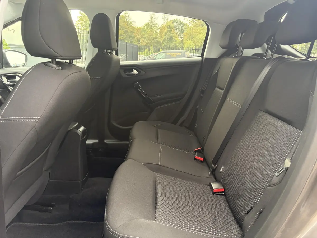 1.2 PureTech Allure ✓Pano✓Camera✓Carplay✓Navi✓110pk✓Clima✓Cruise✓Lm velgen✓Pdc✓Recent beurt gehad✓5 Deurs✓Weinig km✓N.A.P✓Apk tot 08-2027