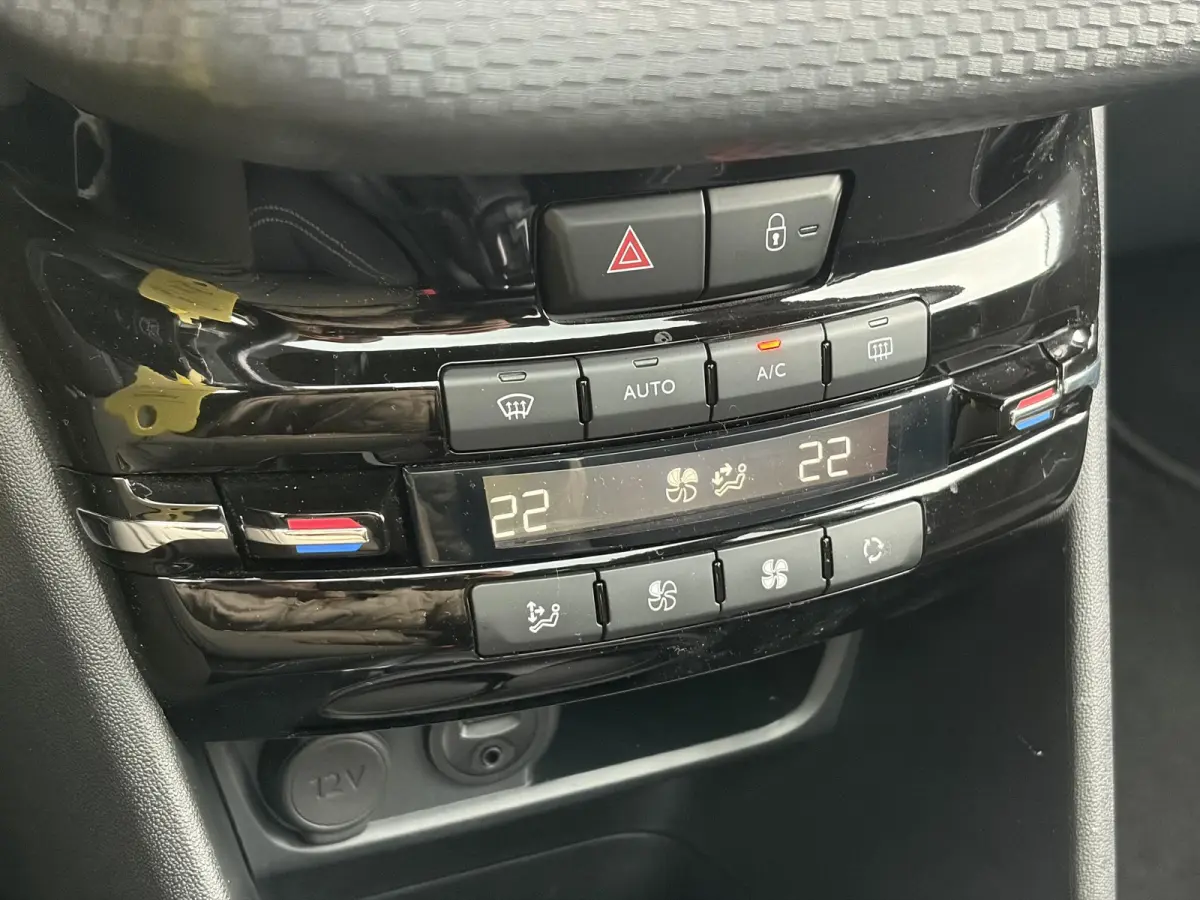1.2 PureTech Allure ✓Pano✓Camera✓Carplay✓Navi✓110pk✓Clima✓Cruise✓Lm velgen✓Pdc✓Recent beurt gehad✓5 Deurs✓Weinig km✓N.A.P✓Apk tot 08-2027