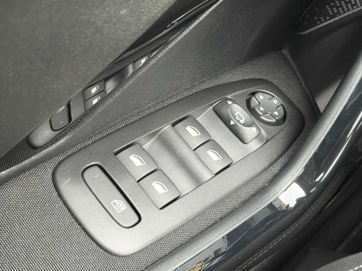 1.2 PureTech Allure ✓Pano✓Camera✓Carplay✓Navi✓110pk✓Clima✓Cruise✓Lm velgen✓Pdc✓Recent beurt gehad✓5 Deurs✓Weinig km✓N.A.P✓Apk tot 08-2027