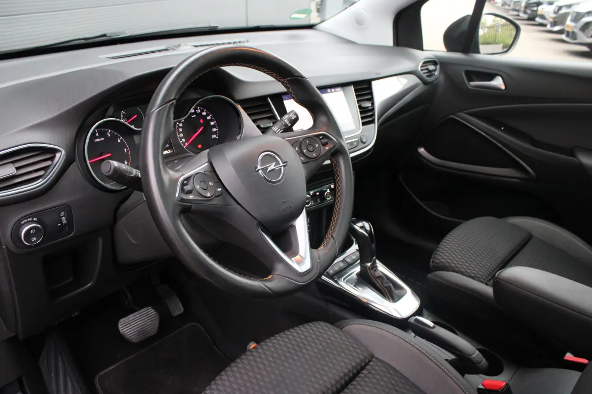 1.2 Turbo Innovation | Automaat | Panoramadak | Navigatie | Camera | Trekhaak | Parkeersensoren voor + achter |