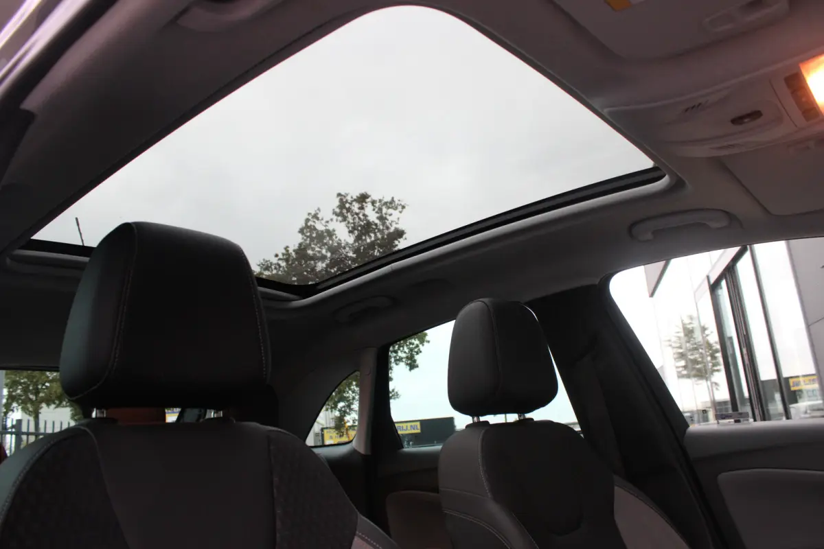 1.2 Turbo Innovation | Automaat | Panoramadak | Navigatie | Camera | Trekhaak | Parkeersensoren voor + achter |