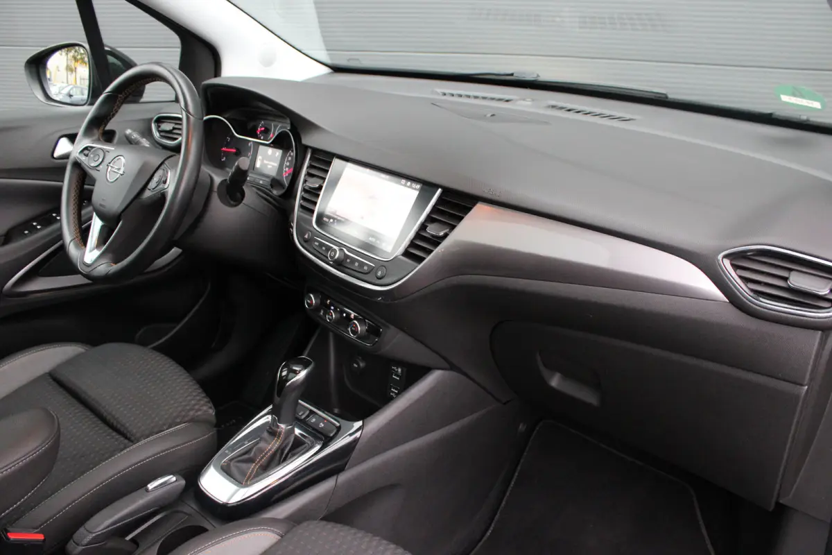1.2 Turbo Innovation | Automaat | Panoramadak | Navigatie | Camera | Trekhaak | Parkeersensoren voor + achter |