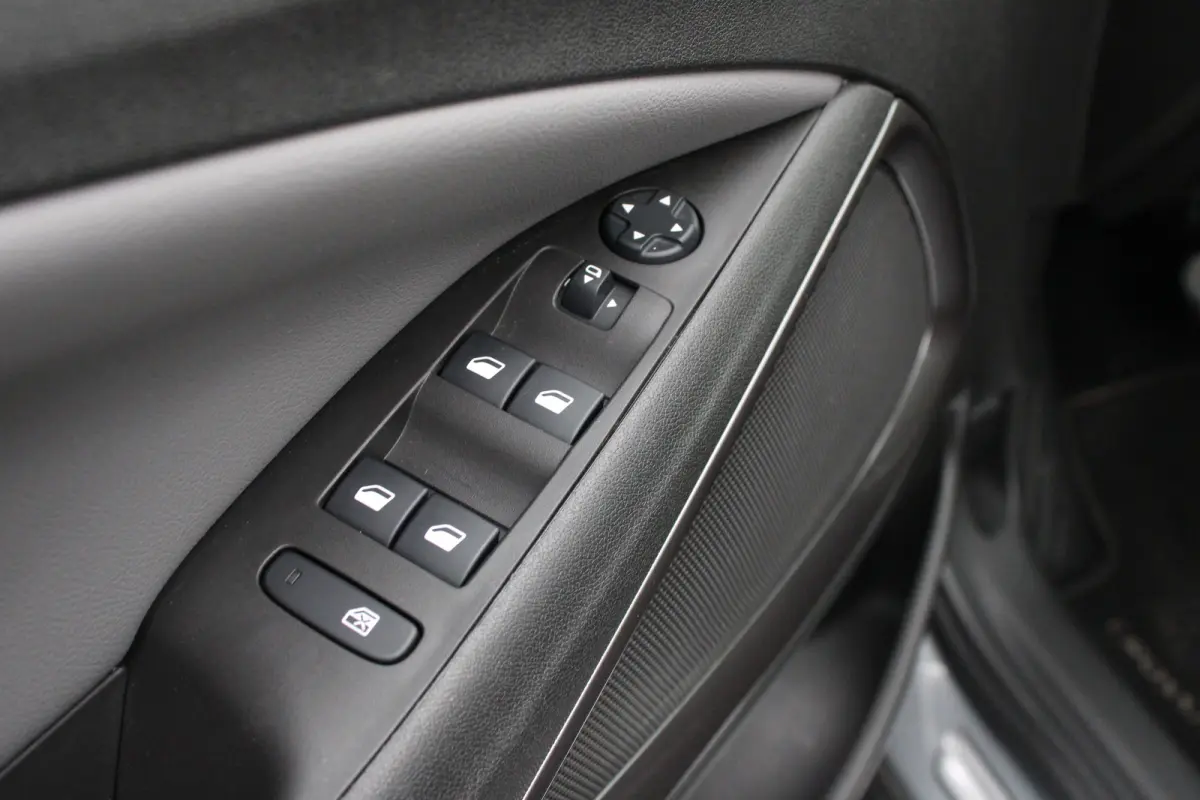 1.2 Turbo Innovation | Automaat | Panoramadak | Navigatie | Camera | Trekhaak | Parkeersensoren voor + achter |