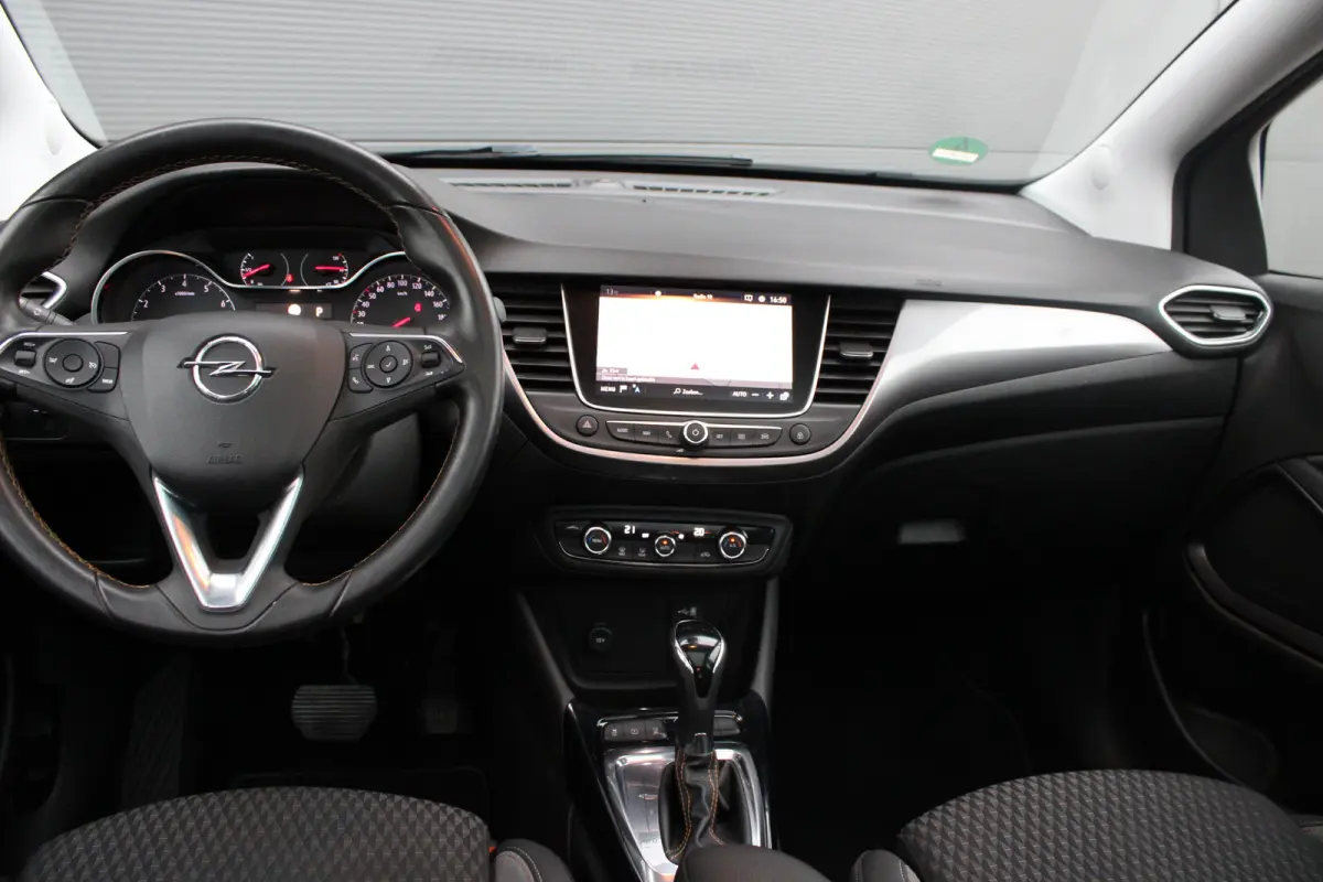 1.2 Turbo Innovation | Automaat | Panoramadak | Navigatie | Camera | Trekhaak | Parkeersensoren voor + achter |