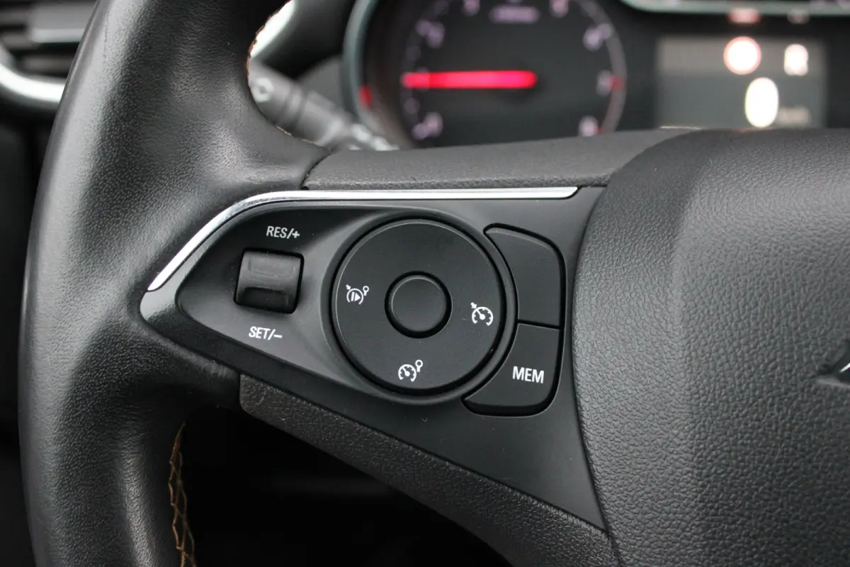 1.2 Turbo Innovation | Automaat | Panoramadak | Navigatie | Camera | Trekhaak | Parkeersensoren voor + achter |
