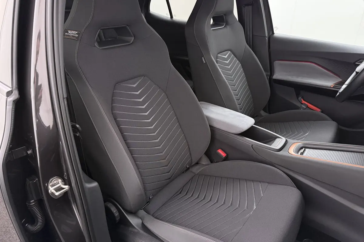 Essential 62 kWh (96%SOH) Stuur+Stoelverw. Carplay 18'LMV