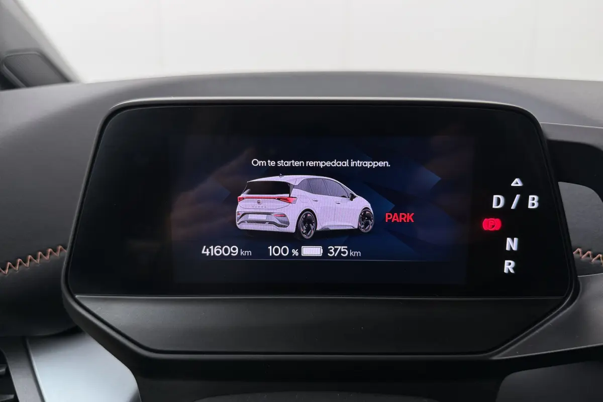 Essential 62 kWh (96%SOH) Stuur+Stoelverw. Carplay 18'LMV