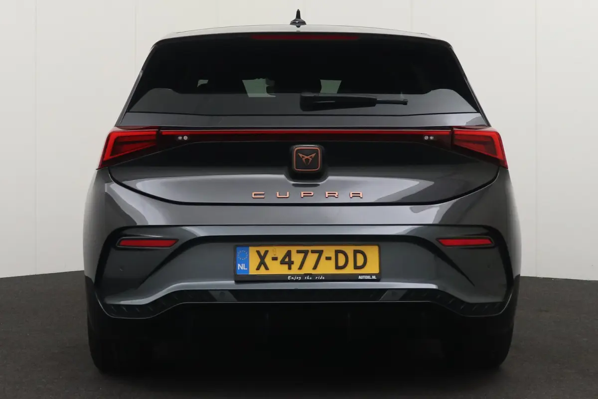 Essential 62 kWh (96%SOH) Stuur+Stoelverw. Carplay 18'LMV