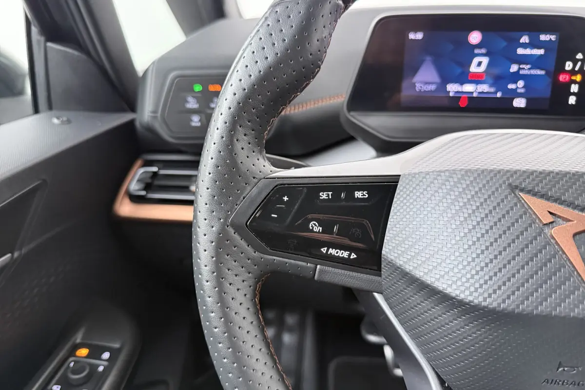 Essential 62 kWh (96%SOH) Stuur+Stoelverw. Carplay 18'LMV