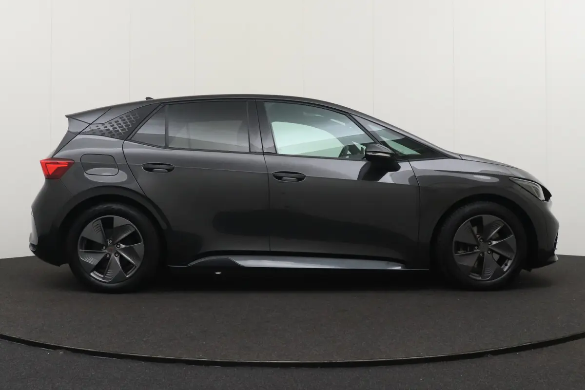 Essential 62 kWh (96%SOH) Stuur+Stoelverw. Carplay 18'LMV