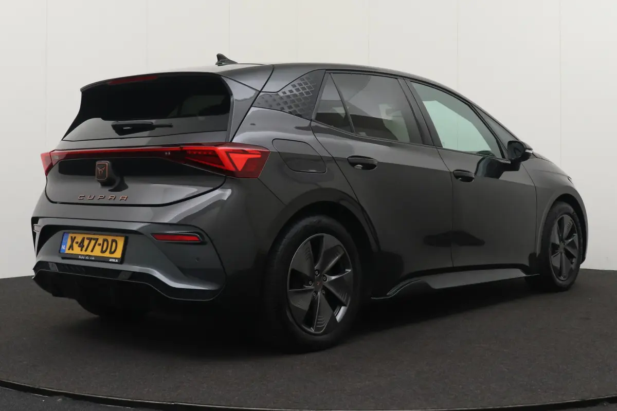 Essential 62 kWh (96%SOH) Stuur+Stoelverw. Carplay 18'LMV