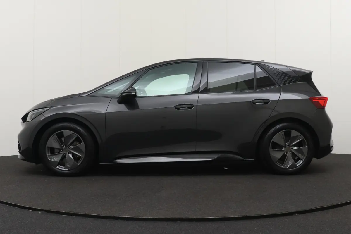 Essential 62 kWh (96%SOH) Stuur+Stoelverw. Carplay 18'LMV