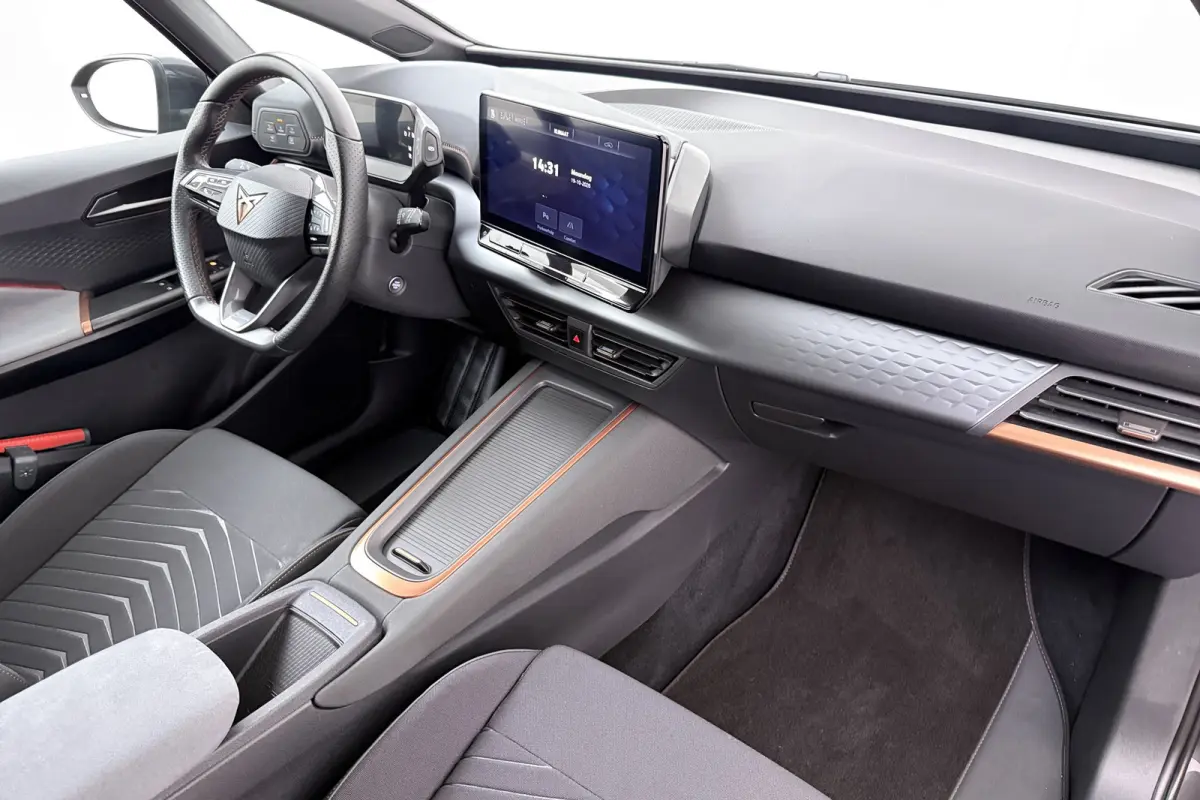 Essential 62 kWh (96%SOH) Stuur+Stoelverw. Carplay 18'LMV