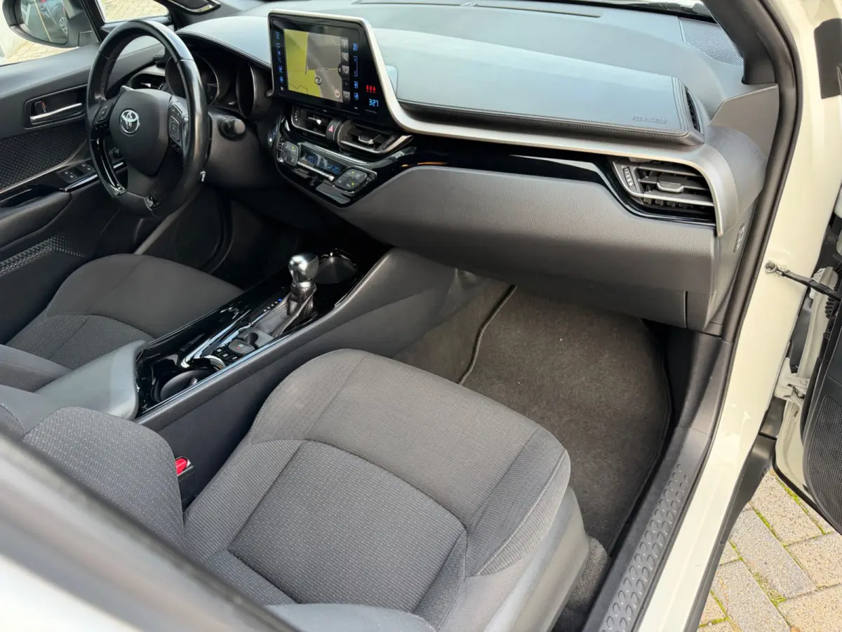 1.8 Hybrid Style, NAP, Camera, JBL, KeyLess, Trekhaak