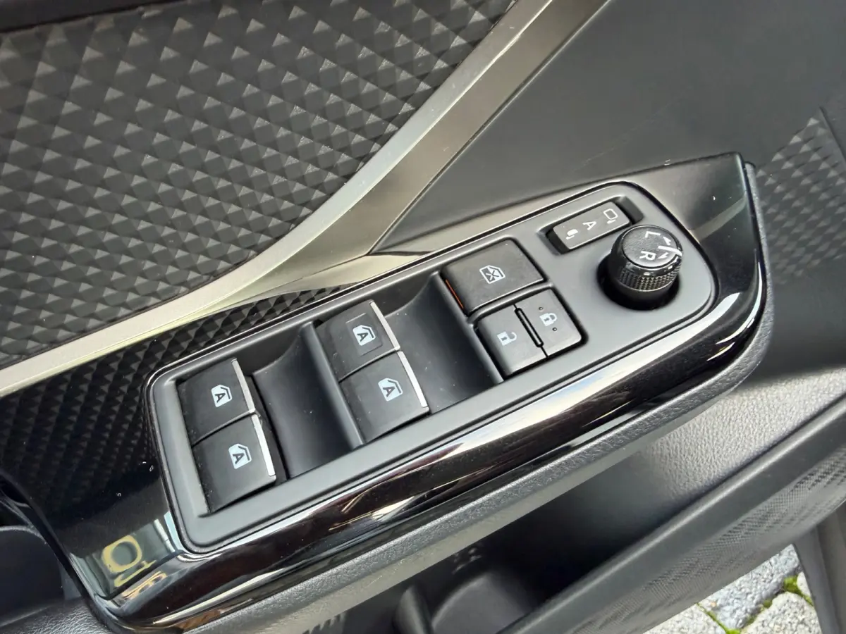 1.8 Hybrid Style, NAP, Camera, JBL, KeyLess, Trekhaak