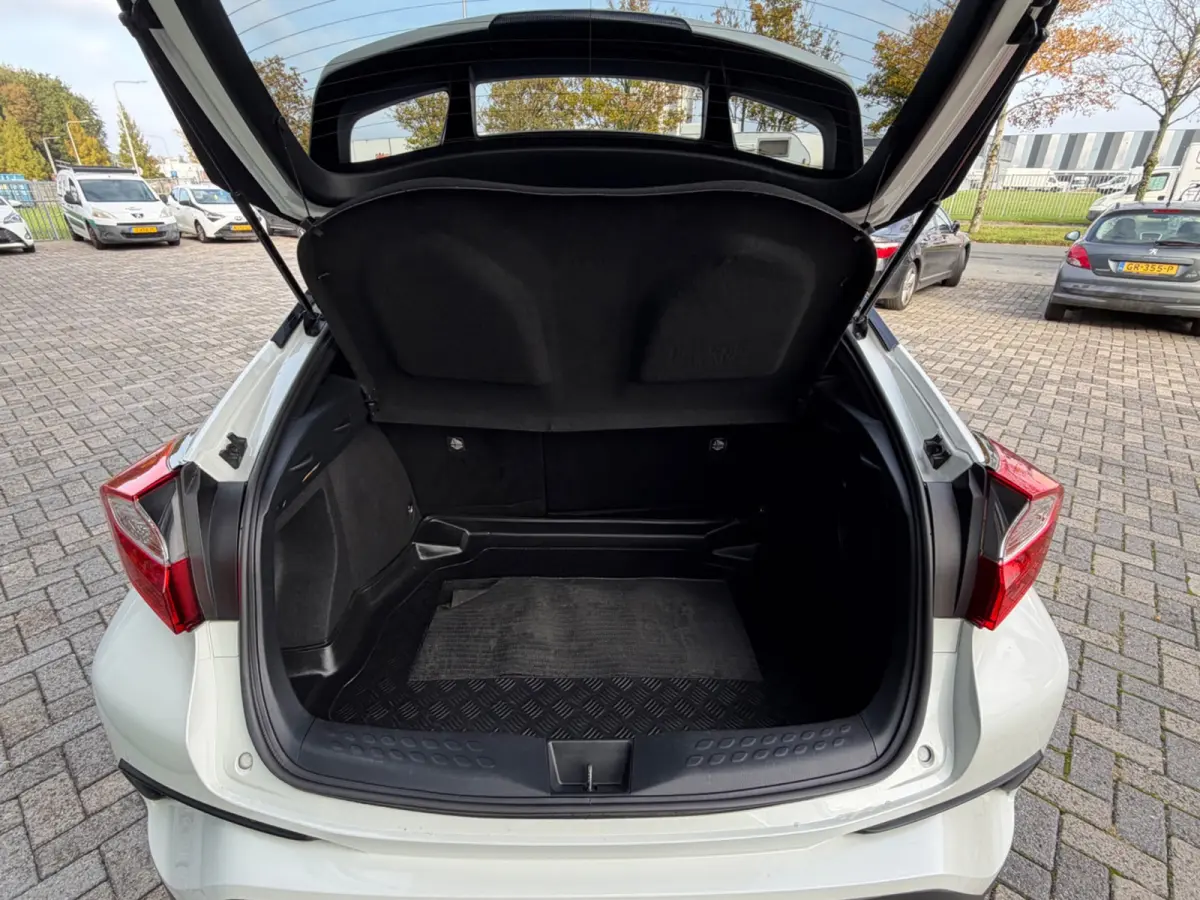 1.8 Hybrid Style, NAP, Camera, JBL, KeyLess, Trekhaak