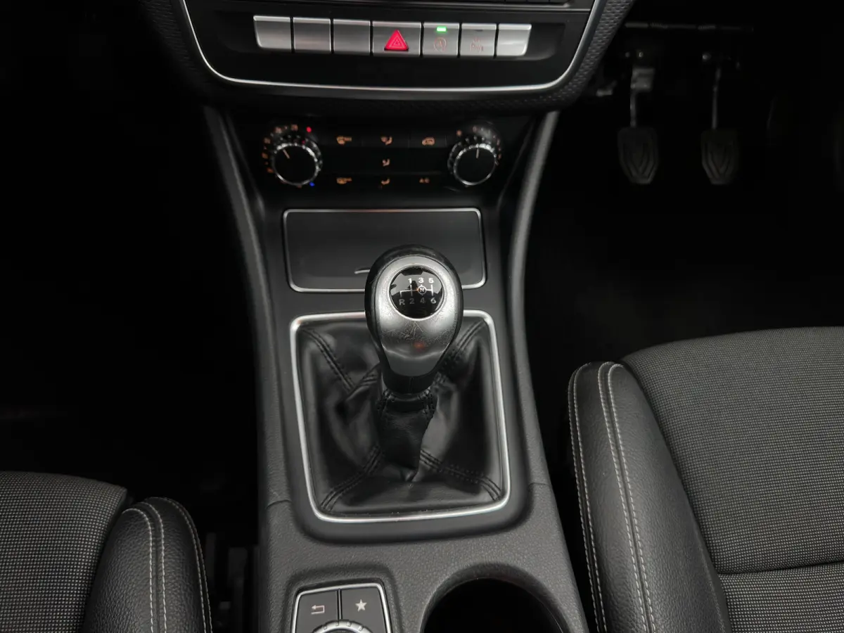 180 d Lease Edition Plus *LEATHER-FABRIC | NAVI-FULLMAP | CLIMA | COMFORTSEATS | CRUISE | KEYLESS | TOWBAR | 16''ALU*