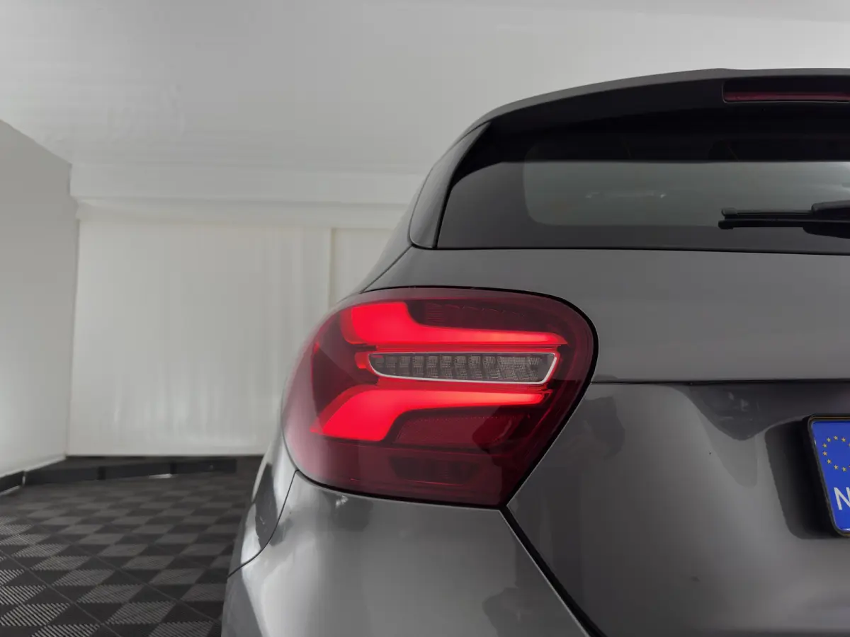 180 d Lease Edition Plus *LEATHER-FABRIC | NAVI-FULLMAP | CLIMA | COMFORTSEATS | CRUISE | KEYLESS | TOWBAR | 16''ALU*