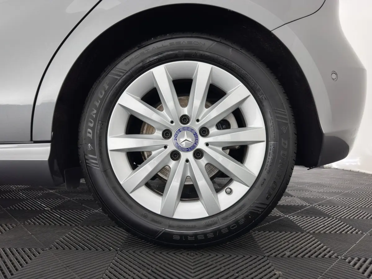 180 d Lease Edition Plus *LEATHER-FABRIC | NAVI-FULLMAP | CLIMA | COMFORTSEATS | CRUISE | KEYLESS | TOWBAR | 16''ALU*