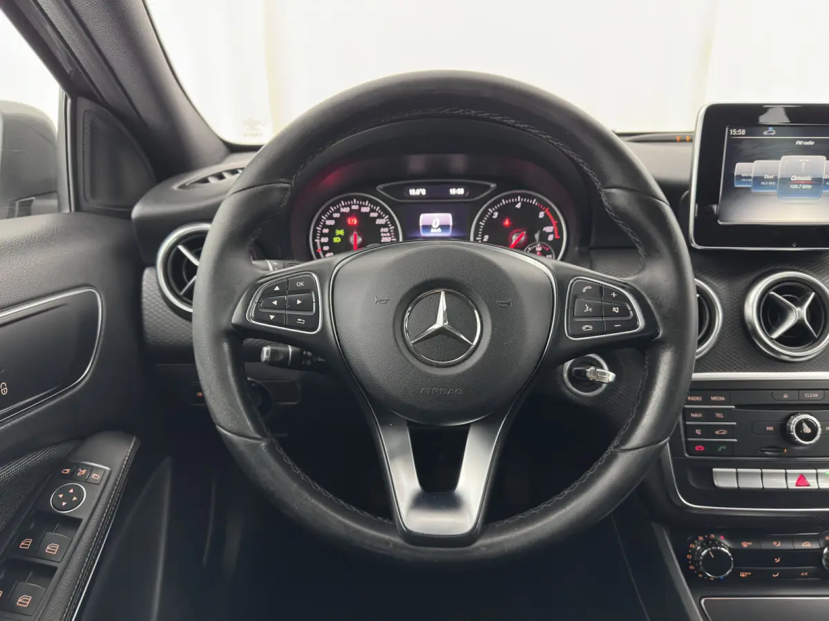 180 d Lease Edition Plus *LEATHER-FABRIC | NAVI-FULLMAP | CLIMA | COMFORTSEATS | CRUISE | KEYLESS | TOWBAR | 16''ALU*