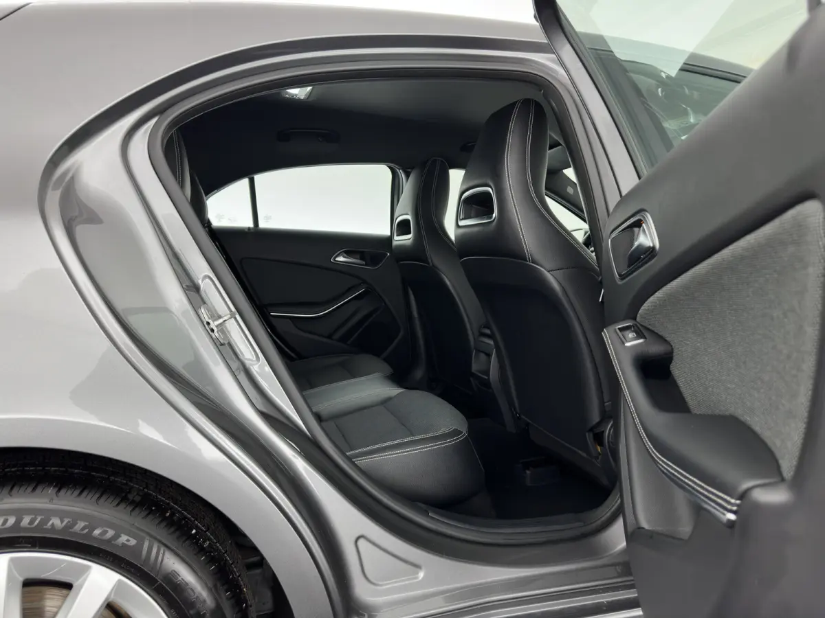180 d Lease Edition Plus *LEATHER-FABRIC | NAVI-FULLMAP | CLIMA | COMFORTSEATS | CRUISE | KEYLESS | TOWBAR | 16''ALU*