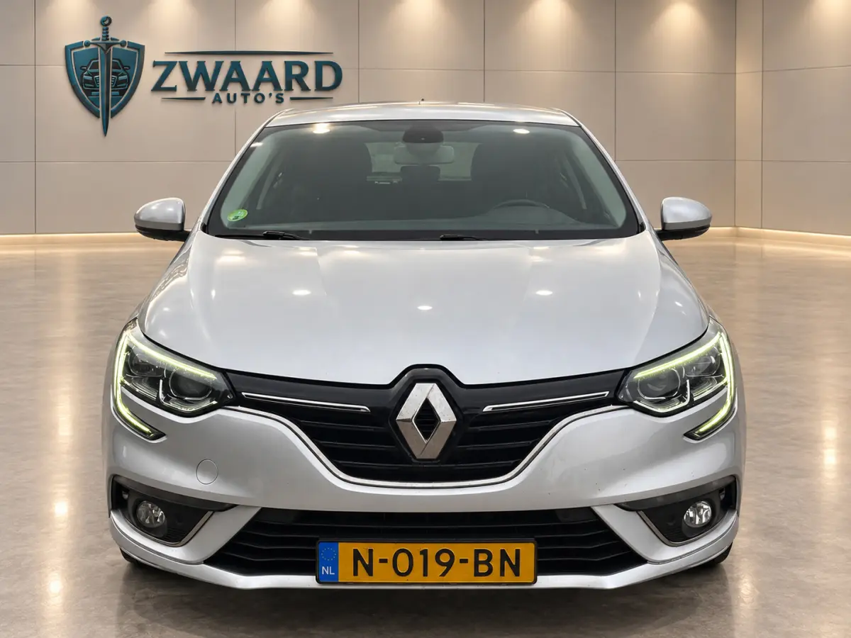 1.5 dCi Eco2 Bose l Camera l Navi l Cruise l IZGST l