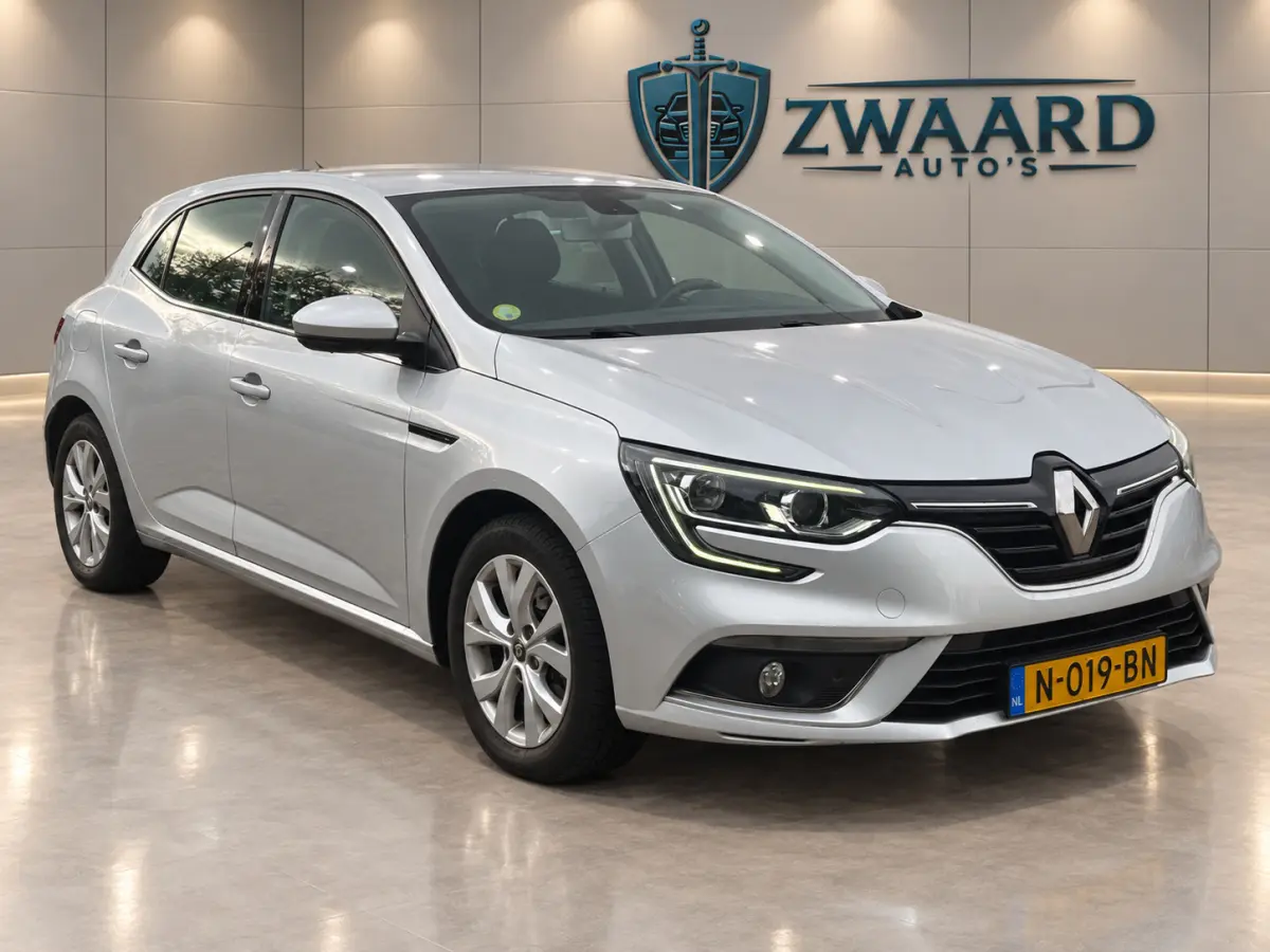 1.5 dCi Eco2 Bose l Camera l Navi l Cruise l IZGST l