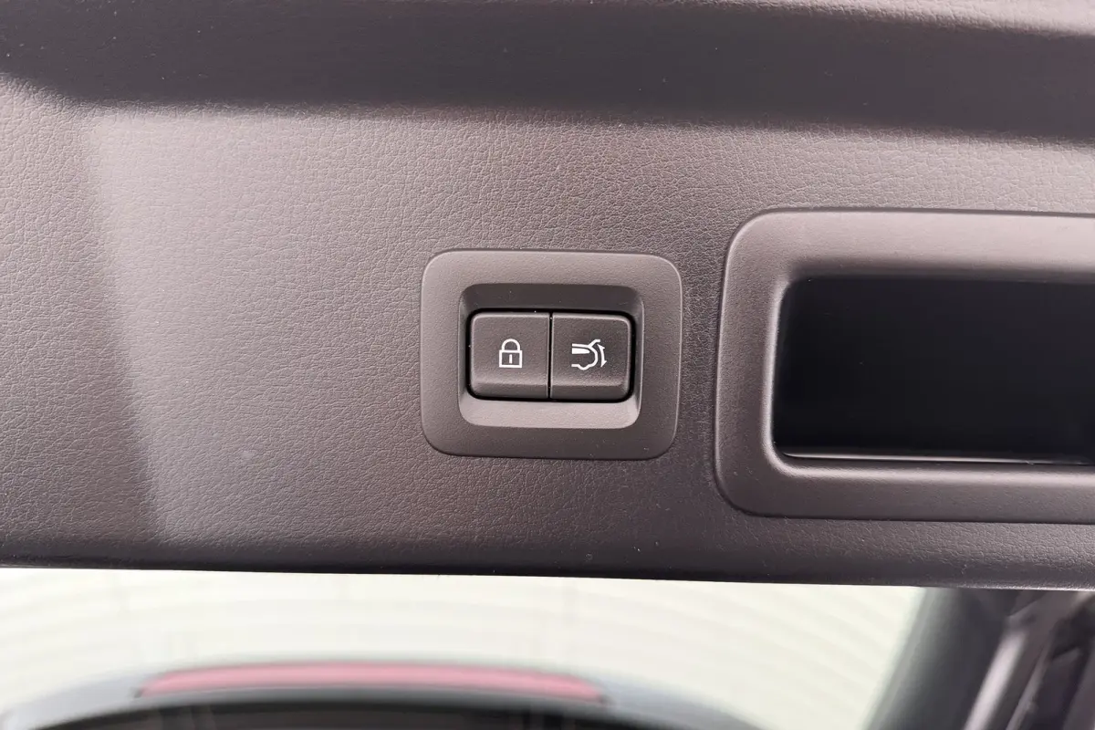 2.0 e-SkyActiv-X M Hybrid Homura Trekhaak Head-Up Display Camera