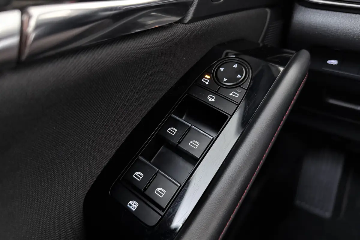 2.0 e-SkyActiv-X M Hybrid Homura Trekhaak Head-Up Display Camera