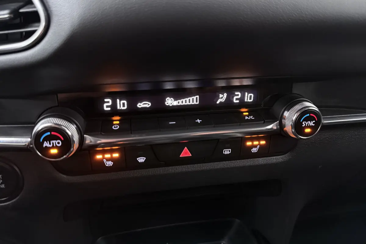 2.0 e-SkyActiv-X M Hybrid Homura Trekhaak Head-Up Display Camera