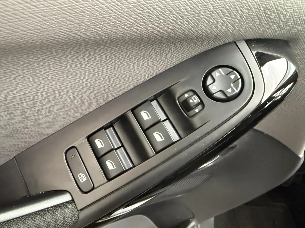 1.2 THP 130PK 7P NWE D-RIEM/TH/CARPLAY *ALL-IN PRIJS*