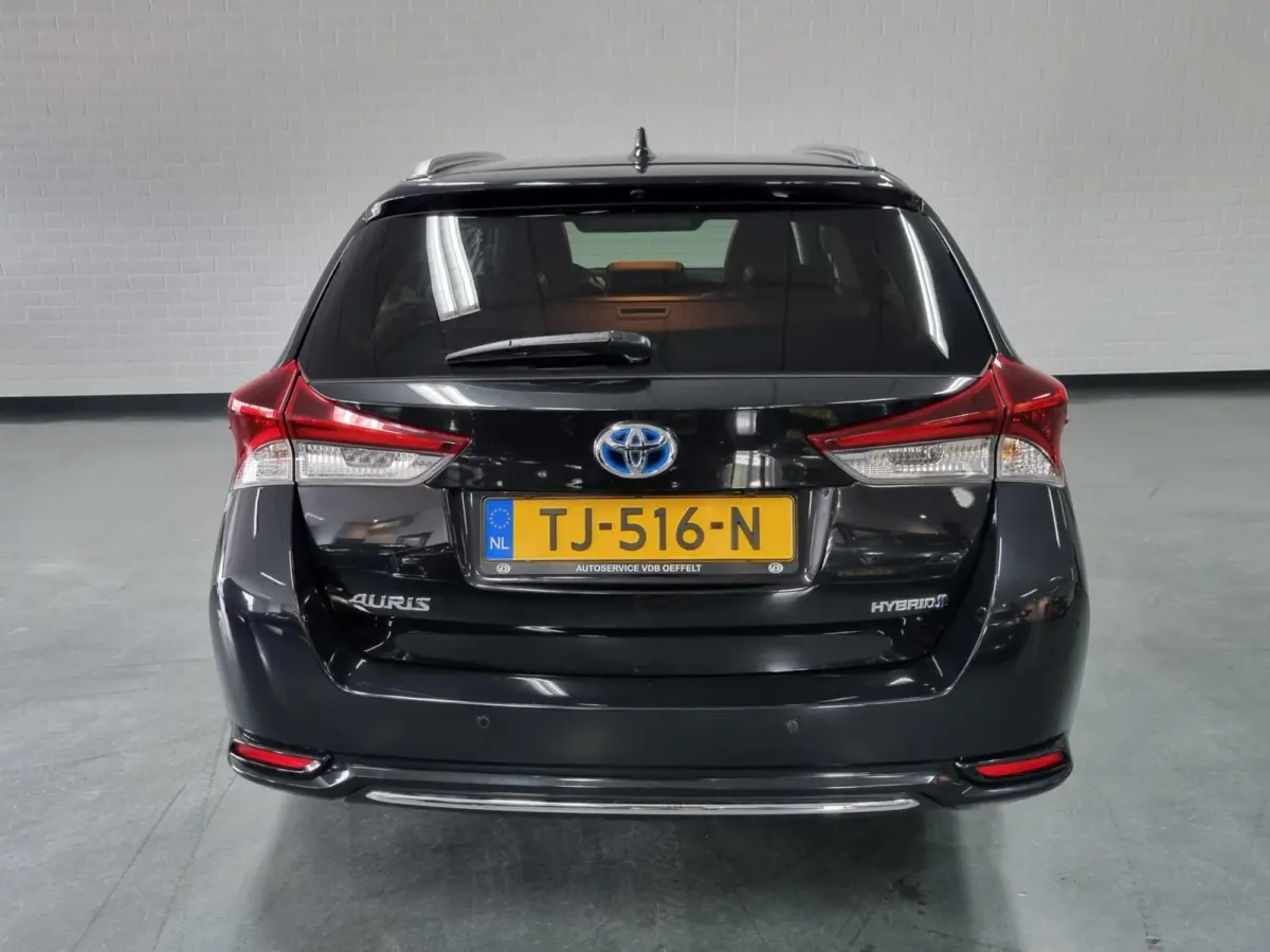 1.8 Hybrid Executive