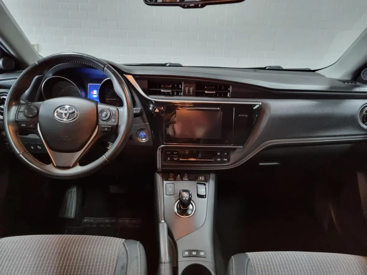 1.8 Hybrid Executive