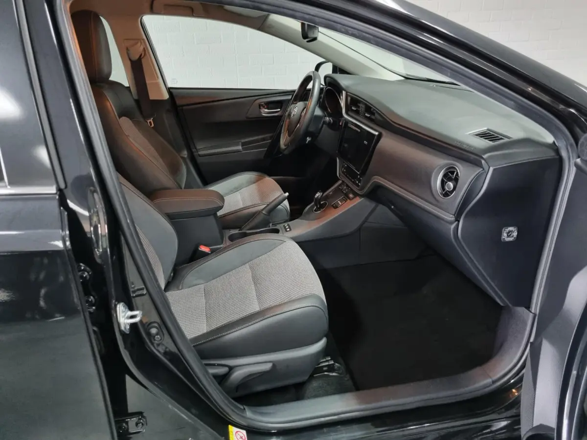 1.8 Hybrid Executive